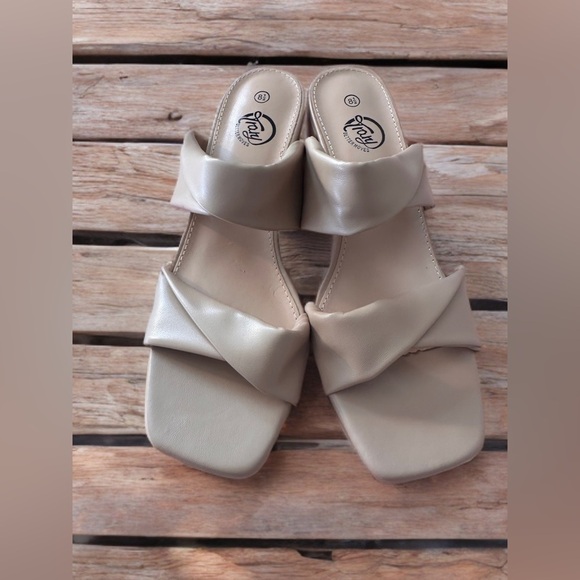 NEW Women's Sandals, Square Toe, 2inch Chunky Block Heels Tan Size 8.5 - Picture 4 of 15